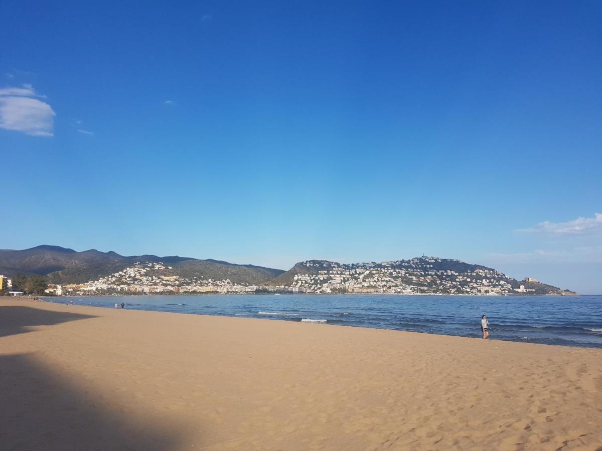 Beautiful Apartment In Front Of Beach, Pool, View Rosas Exteriör bild