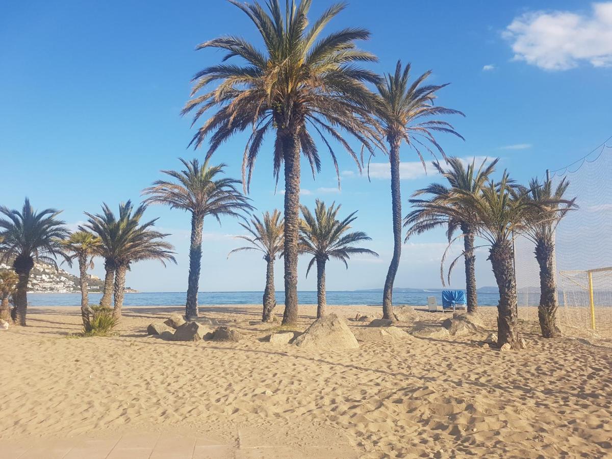 Beautiful Apartment In Front Of Beach, Pool, View Rosas Exteriör bild