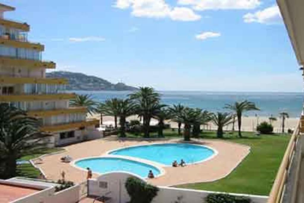 Beautiful Apartment In Front Of Beach, Pool, View Rosas Exteriör bild